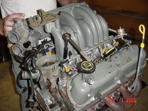 1989 Ford Bronco - Pulling the upper intake after the harness