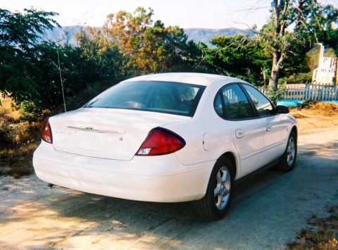 2000 Ford Taurus - Rear view of a white 2000 Ford Taurus sedan parked outdoors.