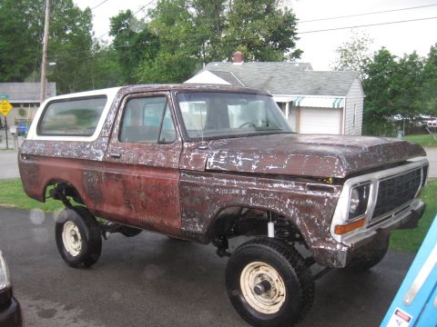 1979 Ford Bronco - This 1978 Ford Bronco shows significant rust and peeling paint, with a lifted suspension.