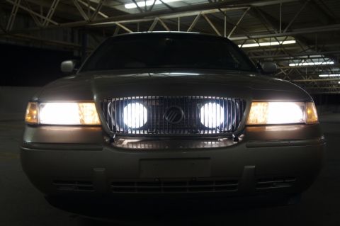 2000 Mercury Grand Marquis - The grille and headlight design are characteristic of a 2000 Mercury Grand Marquis.