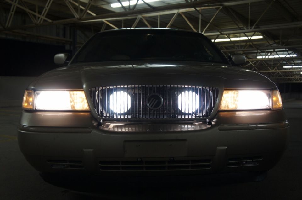 Front view of a 2000 Mercury Grand Marquis with its headlights and fog lights on