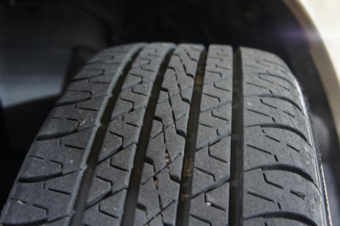 2000 Mercury Grand Marquis - The image shows a close-up view of a tire's tread pattern, with a watermark for SuperMotors.net in the corner.