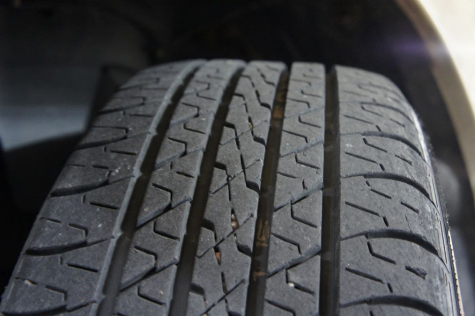 Close-up of a tire tread with some wear. SuperMotors.net logo visible