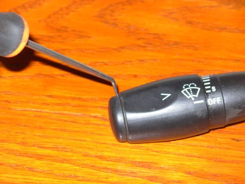 1983 Ford Bronco - To clean the wiper switch, it's not necessary to remove the MFS from the column. Just pop the cap off the end.