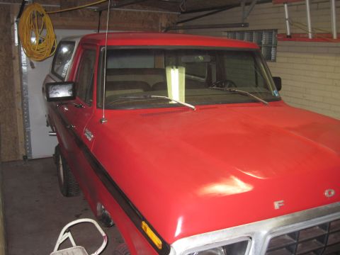 1979 Ford Bronco - This 1979 Ford Bronco is parked inside a garage.