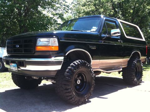 1996 Ford Bronco - This lifted 1996 Ford Bronco features a two-tone paint scheme and aggressive off-road tires.