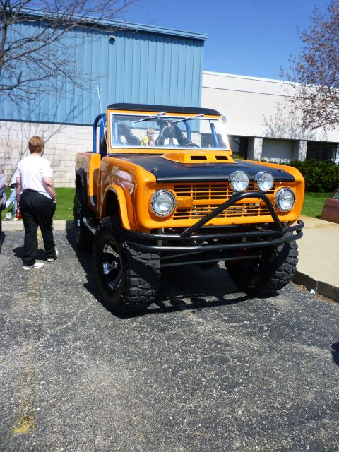 1995 Ford Bronco - First-generation Ford Bronco modified with off-road accessories and a custom front bumper.