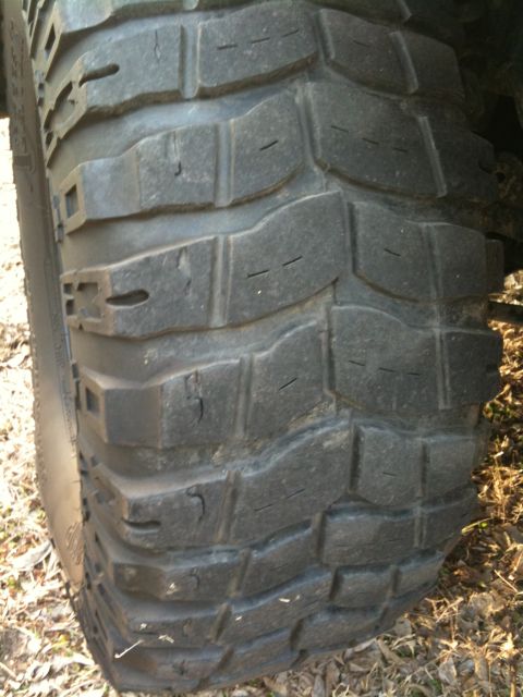 1996 Ford Bronco - A close-up view of a tire tread is shown, with the Supermotors.net logo visible in the lower right corner.