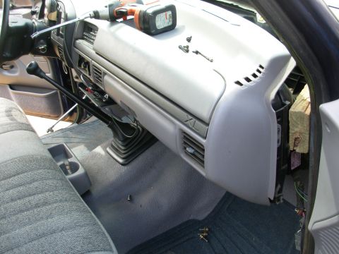 1983 Ford Bronco - This is how the TSB says to prepare the dash, but it didn't give me enough working room. I didn't disconnect the battery - I was listening…