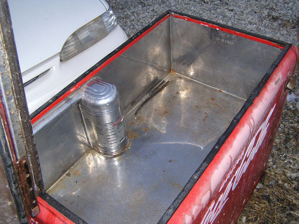 This is a Coca Cola Water Chilled Cooler from 1939 to 1941. It is made by Westinghouse and is a Model L-25