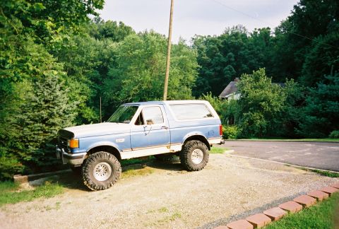 1990 Ford Bronco - I kinda wanted to keep the mud on, but decided to wash it anyway.