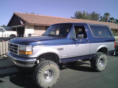 1995 Ford Bronco - This lifted 1995 Ford Bronco features a two-tone blue and silver paint scheme and aggressive off-road tires.