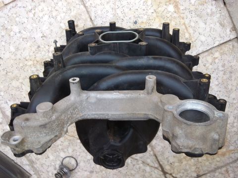 1998 Ford Crown Victoria - This is an engine intake manifold, likely from a Ford vehicle, not a 1998 Crown Victoria.