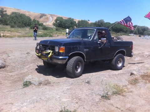 1990 Ford Bronco - This black Ford Bronco appears to be from the late 1980s, not a 1990 model as claimed.