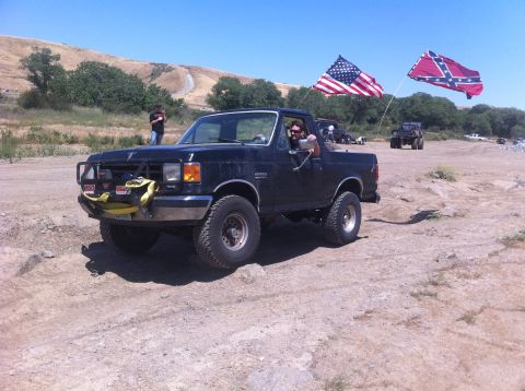 1990 Ford Bronco - This 1990 Ford Bronco is equipped for off-road use and displays two flags.