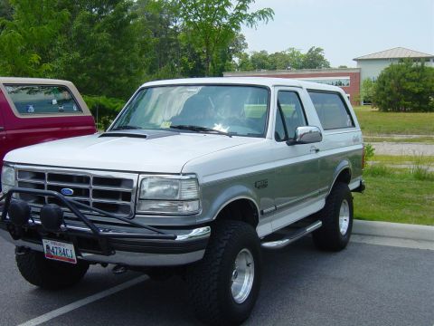 1979 Ford Bronco - This Ford Bronco is not a 1979 model, it appears to be from the mid-1990s.