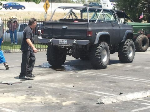 1978 Ford Bronco - This heavily modified SUV does not appear to be a 1978 Ford Bronco.