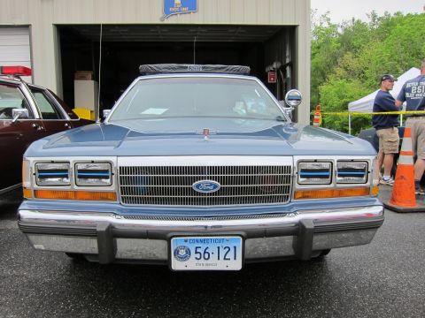 1991 Ford LTD Crown Victoria - Front view of a blue Ford LTD Crown Victoria police car showing the grille and a Connecticut state vehicle license plate.