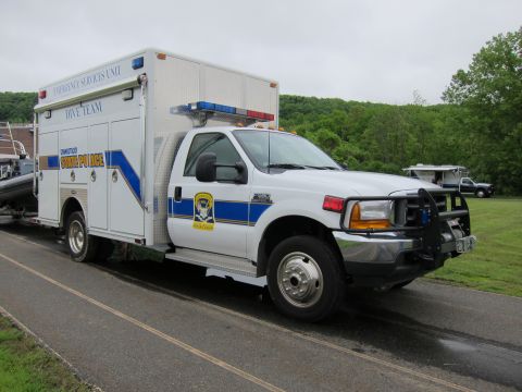 1991 Ford LTD Crown Victoria - Front three-quarter view of a white Ford Connecticut State Police Emergency Services Dive Team box truck with brush guard.