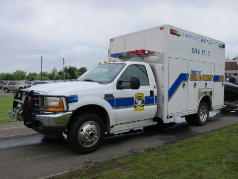 1991 Ford LTD Crown Victoria - Front three-quarter view of a white Ford Connecticut State Police Emergency Services Dive Team box truck on wet pavement.
