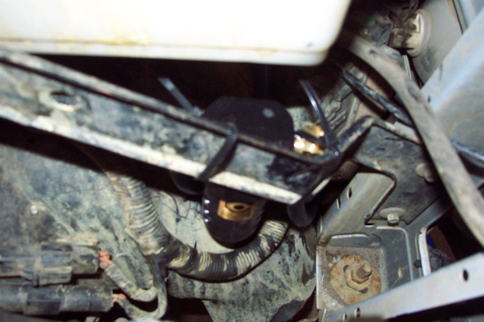 Oil/Water Separator Filter Mounted Under Coolant & Wiper Fluid Reservoirs
(10/4/2003)