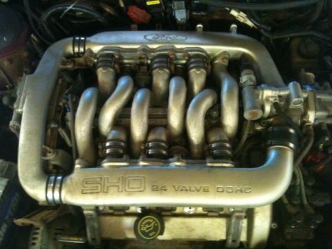 1990 Ford Probe - Close-up of a Ford SHO 24 valve DOHC engine intake manifold.