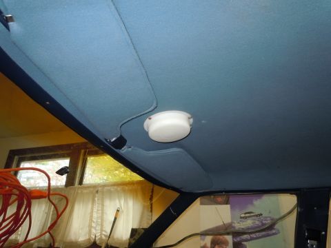 2001 Ford Crown Victoria - View of the interior dome light and blue headliner from inside the vehicle.