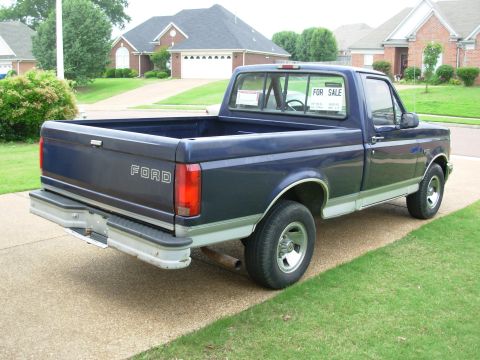 1995 Ford F-150 - I finally found another chrome rim for the RHR, and the bumper is a lot straighter than it used to be: [url=https://www.supermotors.net/veh…