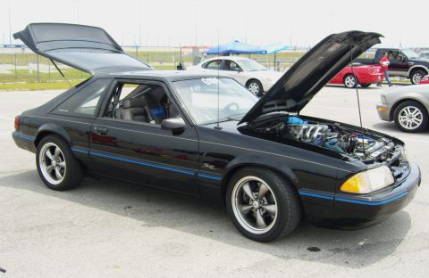 2007 Ford Mustang - Black 1987 Ford Mustang coupe with hood and trunk open, revealing the engine bay.