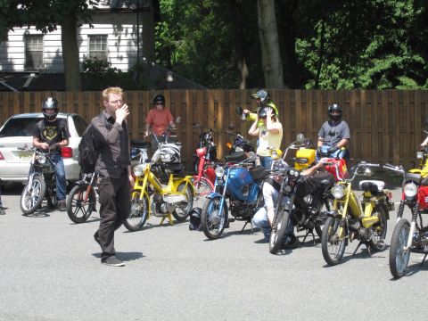 1981 Garelli Rally Sport - A group of people and their mopeds gather outdoors, with a white car visible in the background.