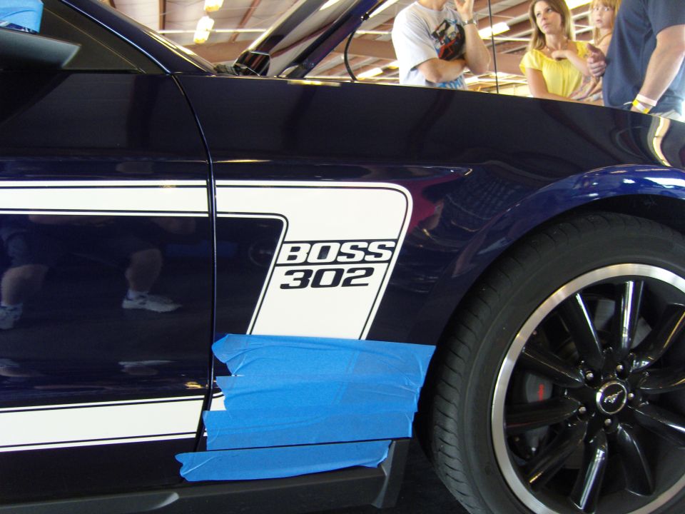 Dark blue Mustang Boss 302 fender with white stripe and blue tape
