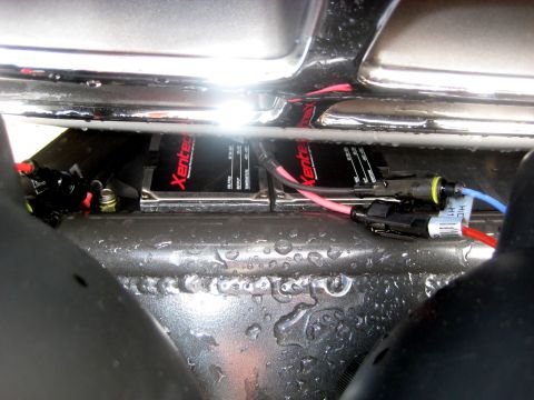 1996 Ford Bronco - Close-up of HID ballasts and wiring, showing the "Xenon" brand and H1/H4 connectors.