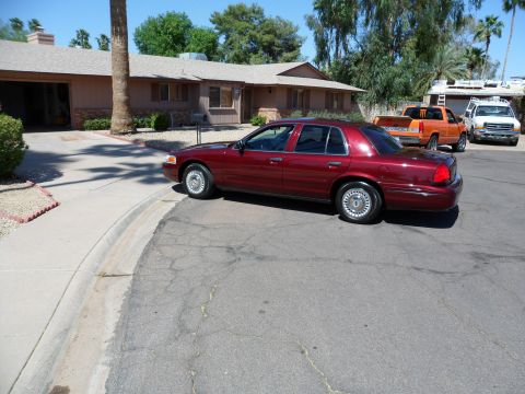 2000 Ford Crown Victoria photo