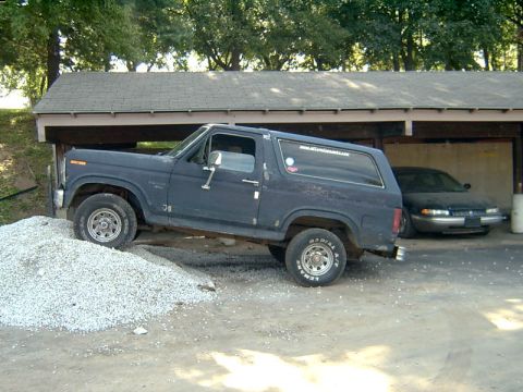 1982 Ford Bronco - i got a new digi cam this is a test shot..i dont get very long battery life
