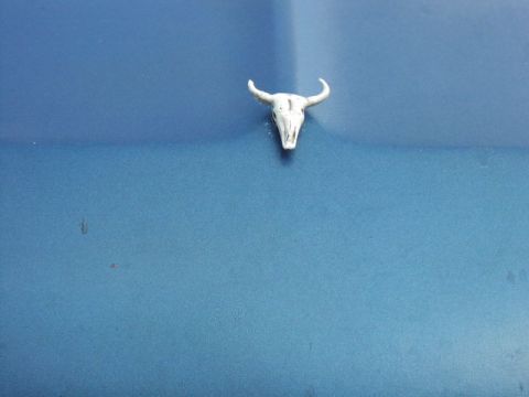 1981 Ford Bronco - A blue vehicle features a bull skull emblem on its exterior. The registry claims it is a 1981 Ford Bronco.