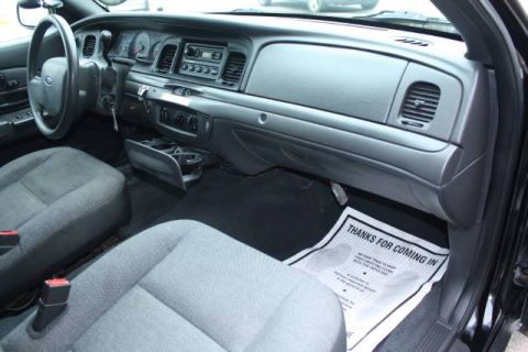 2005 Ford Crown Victoria photo
