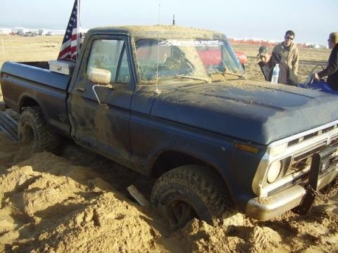 1976 Ford F-100 - this is what happens when you get drunk and your friends decide to try n bury your truck