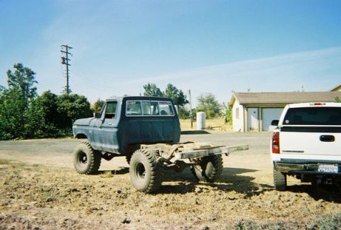 1976 Ford F-100 - bed off next to chevy when it was stock