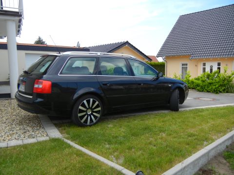 2003 Audi A6 - A black 2003 Audi A6 Avant is parked in a residential driveway.