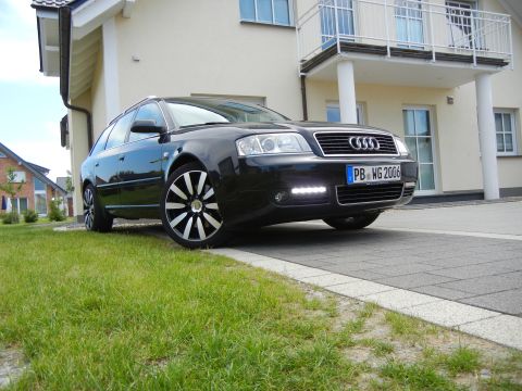 2003 Audi A6 - 2003 Audi A6 Avant parked in front of a modern house.