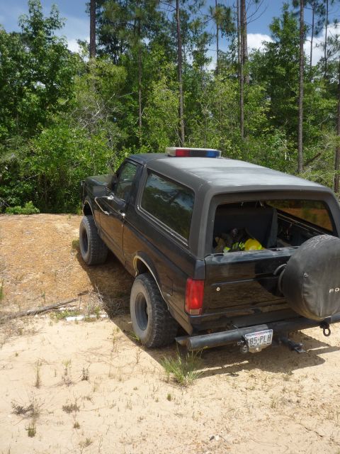 1990 Ford Bronco - This 1990 Ford Bronco is equipped with a light bar on its roof, suggesting it may have been used for emergency services or off-road explora…