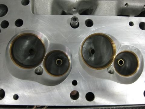 1972 Ford Ranchero - both the 60cc standard chamber and the shallow 40.5cc 'drop' chamber side by side in the same head