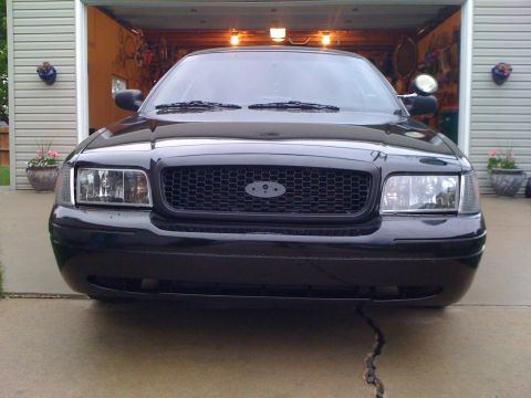 2004 Ford Crown Victoria photo