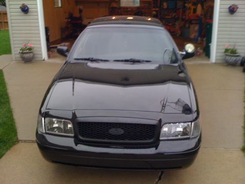 2004 Ford Crown Victoria photo