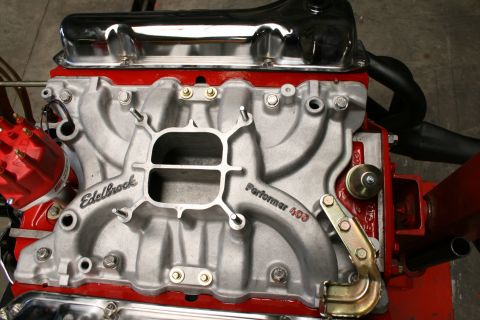 1973 Ford Ranchero - An Edelbrock Performer 400 intake manifold is visible on a red engine block, with a chrome valve cover and red distributor.
