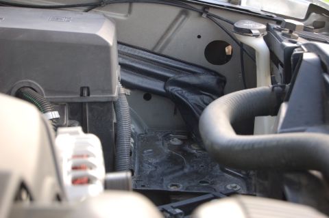 2007 Chevrolet Silverado 1500 - Close-up view of engine bay components including hoses and electrical wiring.