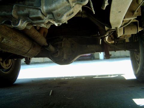 1982 Ford Bronco - thats a Ford 9" axle