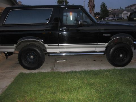 1992 Ford Bronco photo
