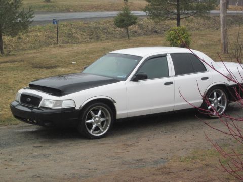 2001 Ford Crown Victoria photo