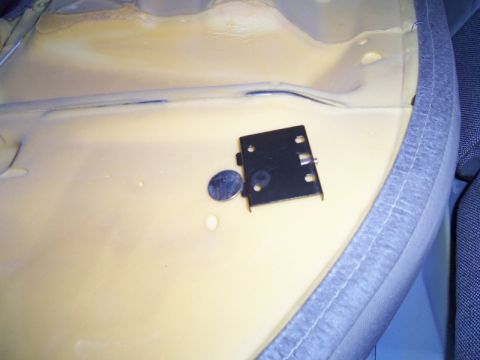 2000 Mercury Grand Marquis - Close-up of car seat foam showing a metal bracket and a coin, with Supermotors.net watermark.